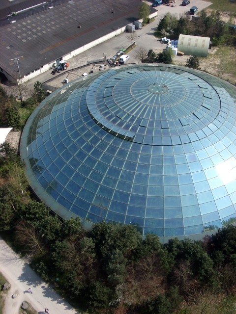 Jungle-Dome (Tropenhaus) und Sporthalle